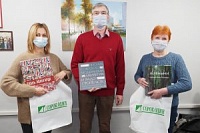 В редакции газеты «41» поздравили победителей конкурса «Прощание с золотой осенью»